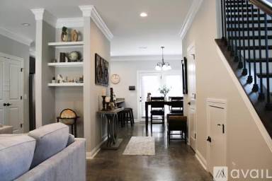 Main picture of 407 Peyton Pl