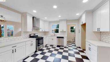 Main picture of 5491 Cole St