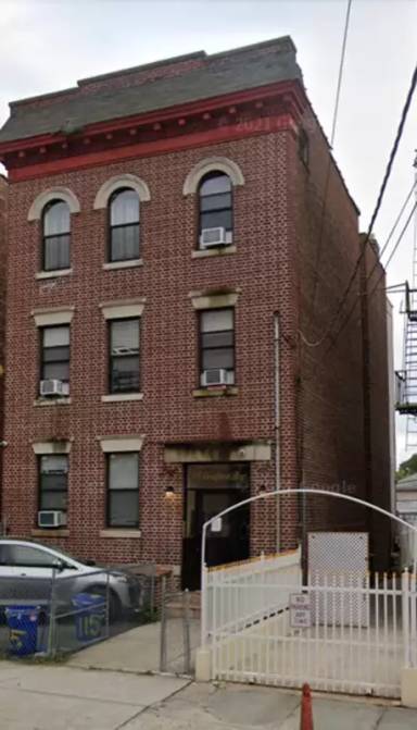 Main picture of 115 Grafton Ave