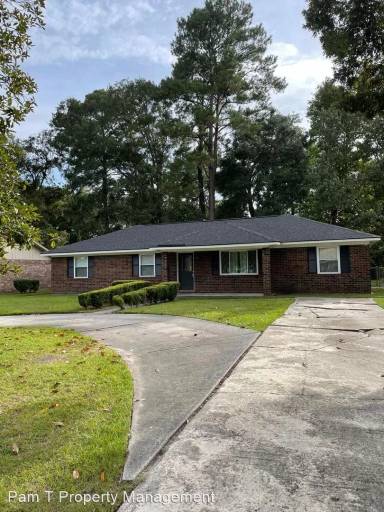 Main picture of 211 Holiday Dr