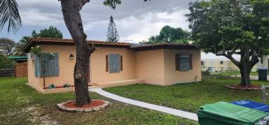 Main picture of 585 NW 117th St