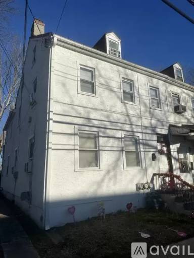Main picture of 324 E 24th St
