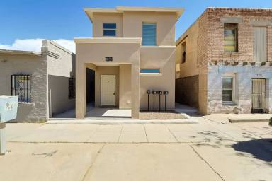 Main picture of 916 S Saint Vrain St