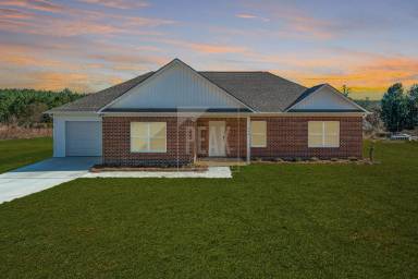 Main picture of 700 Woodland Cir