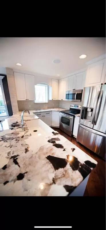 Main picture of 2530 15th Ave W