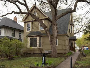 Main picture of 432 Dewey St