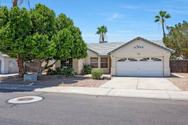 Main picture of 1332 N Velero St