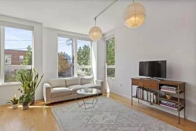 Main picture of 33 Lafayette St