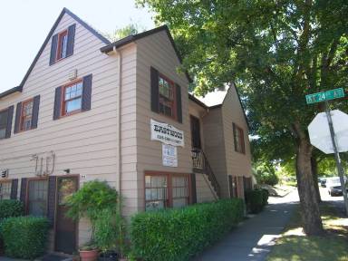 Main picture of 2326-2338 NE Everett St