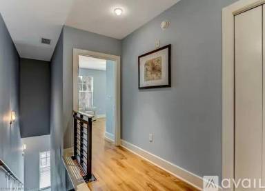 Main picture of 1661 Riverside Ave