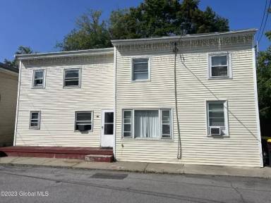 Main picture of 19 Penrose Ave