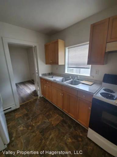 Main picture of 232 N High St