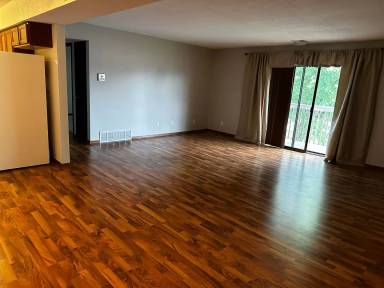 Main picture of 9557 University Ave