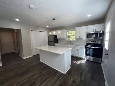 Main picture of 121 Duncan St