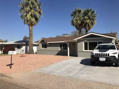 Main picture of 1322 E Morten Ave