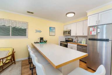 Main picture of 5606 Atlantic Ave