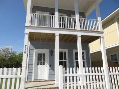 Main picture of 716 W Intendencia St