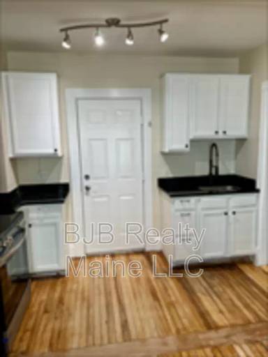 Main picture of 142 Park Ave