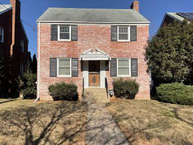 Main picture of 1732 Buchanan St NE