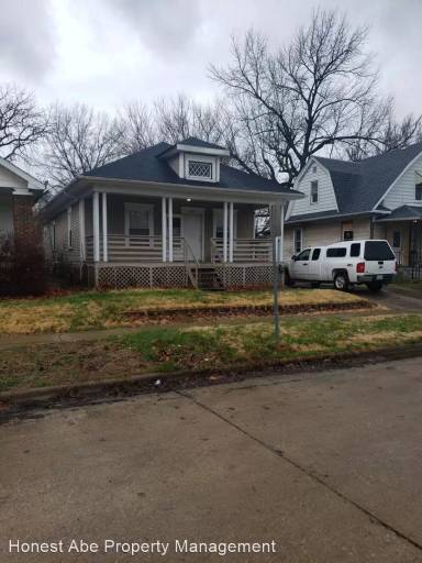 Main picture of 2005 S College St