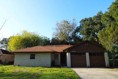 Main picture of 205 Forest Oaks Ln