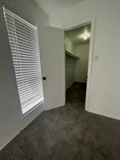 Main picture of 2507 Airport Cir