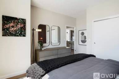 Main picture of 33 Christopher Columbus Dr