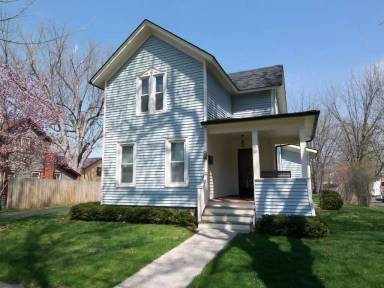 Main picture of 88 Roselawn Ave