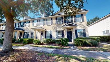 Main picture of 448 Sherwood Oaks Dr