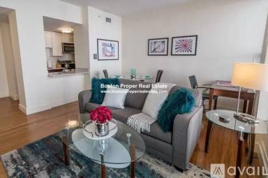 Main picture of 8 Winter St