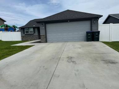 Main picture of 1308 W Javelin St