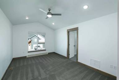 Main picture of 71 Whiskey Way