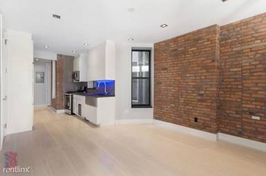 Main picture of 72 W 108th St