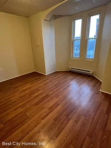 Main picture of 4102 W Girard Ave