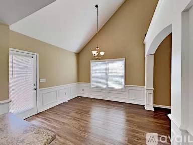 Main picture of 161 Crown Dr