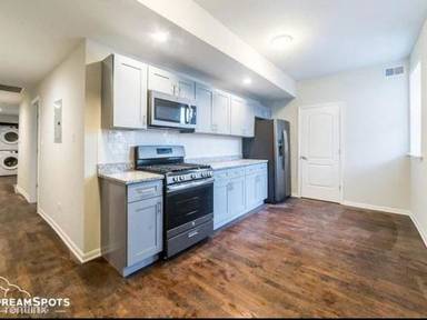 Main picture of 4622 S Lake Park Ave