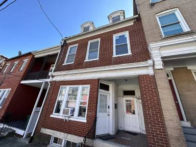 Main picture of 426 West King Street - 3