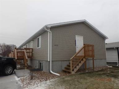 Main picture of 2425 N Taylor Ave