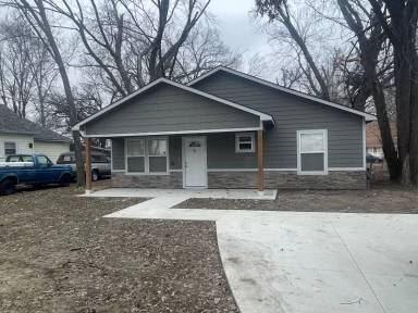 Main picture of 1336 NE Michigan Ave