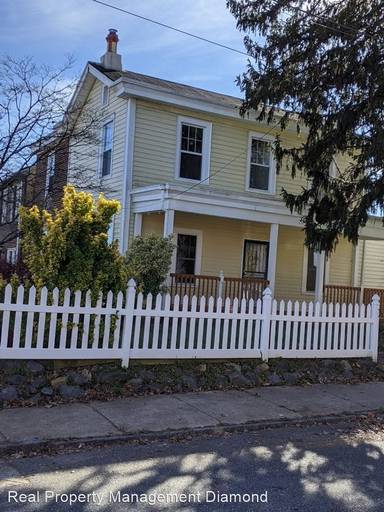 Main picture of 200 6th Ave