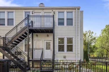 Main picture of 1100 Holbrook Ter NE