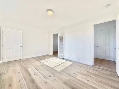 Main picture of 243 W 74th St