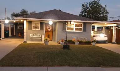 Main picture of 3006 Panama St