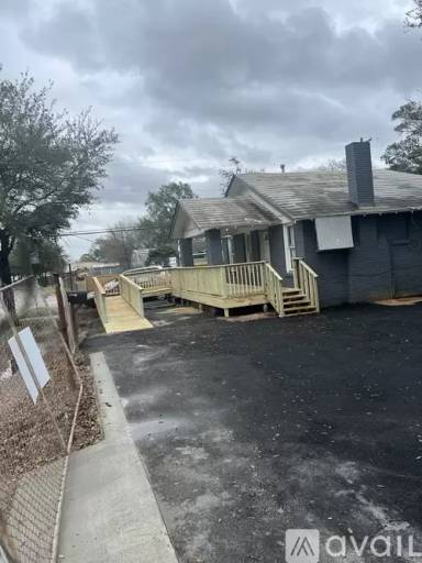 Main picture of 440 E Crosstimbers St