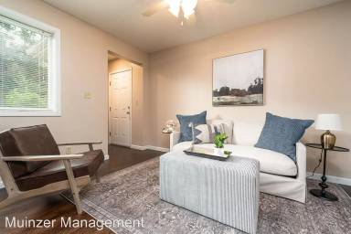 Main picture of 202 S River Rd