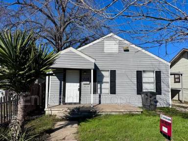 Main picture of 716 W Broadus Ave