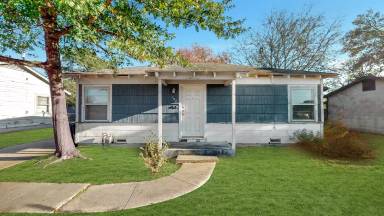 Main picture of 102 George Bush Dr E