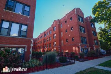Main picture of 3935 N Janssen Ave