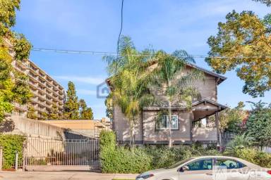 Main picture of 434 N Oakland Ave