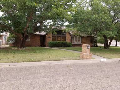Main picture of 916 Rosewood Dr